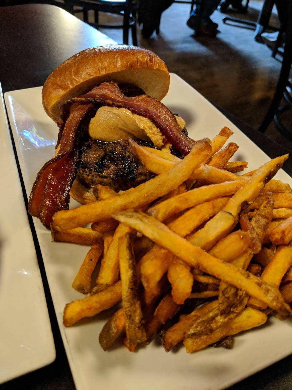 The Bad Apple | restaurant | 4300 N Lincoln Ave, Chicago, IL 60618, USA | 7733608406 OR +1 773-360-8406