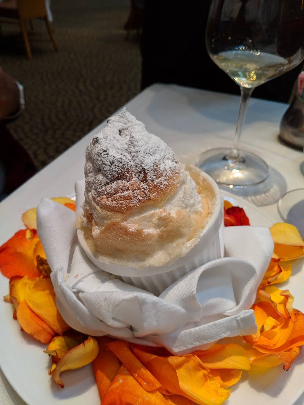 Tonys | restaurant | 3755 Richmond Ave, Houston, TX 77046, USA | 7136226778 OR +1 713-622-6778