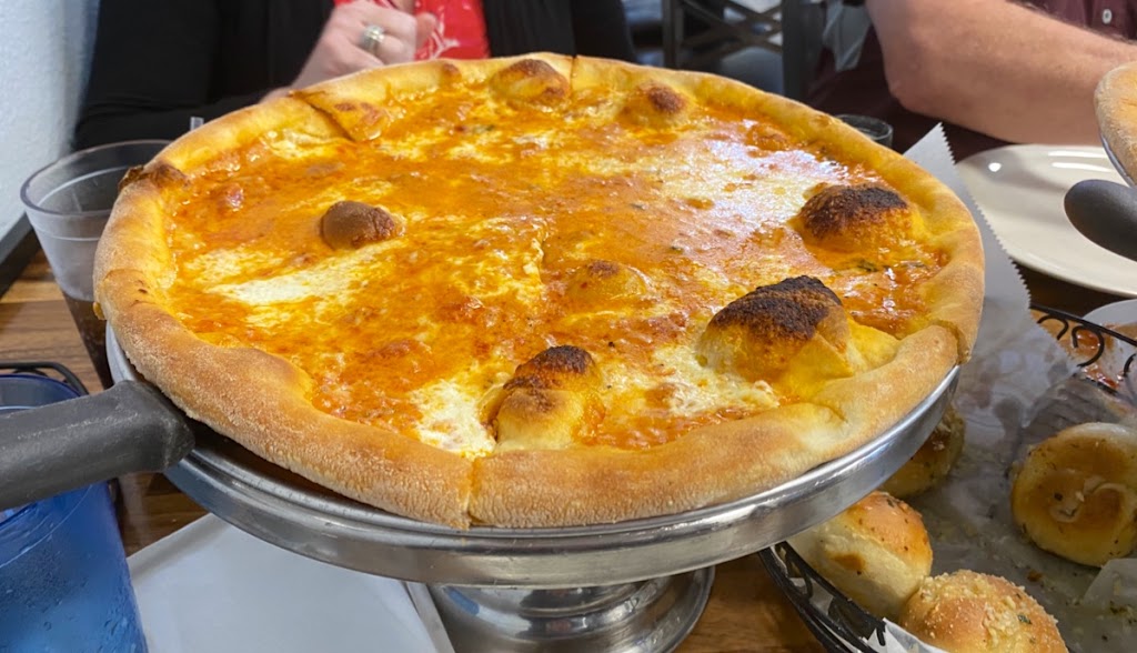 Lil Vinnys Pizza and Pasta | restaurant | 2200 Winter Springs Blvd, Oviedo, FL 32765, USA | 4075427114 OR +1 407-542-7114