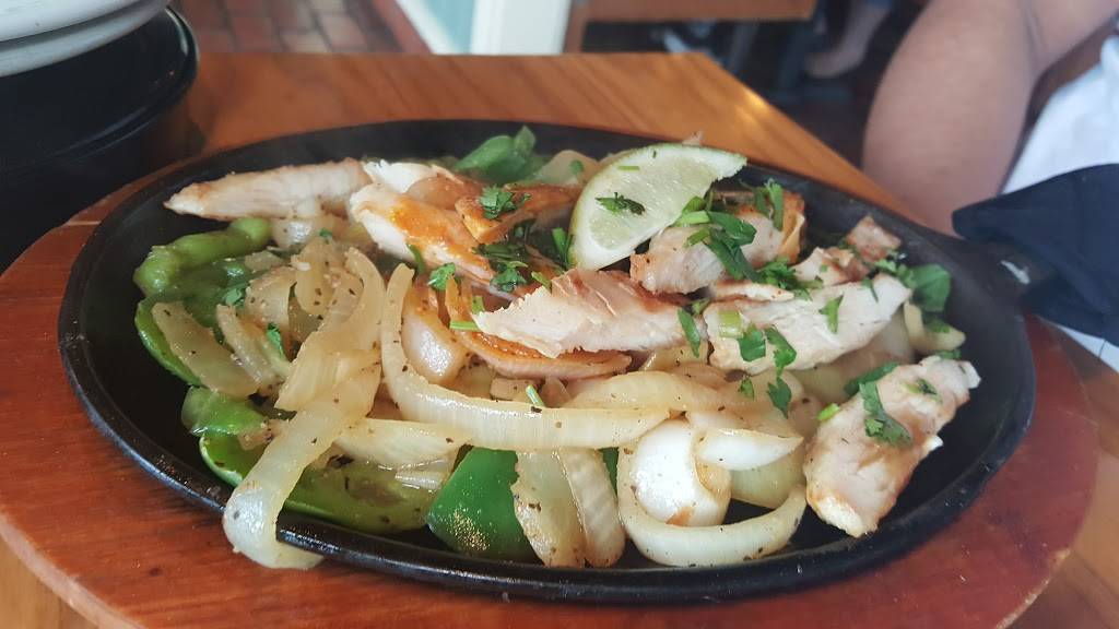 Chilis Grill & Bar | Open for Dine-In, Delivery and Takeout | restaurant | 7887 E Central Ave, Wichita, KS 67206, USA | 3166864110 OR +1 316-686-4110