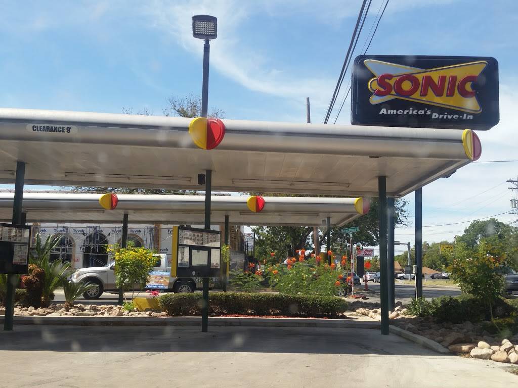 Sonic Drive-In | restaurant | 802 S Guadalupe St, San Marcos, TX 78666, USA | 5123531811 OR +1 512-353-1811
