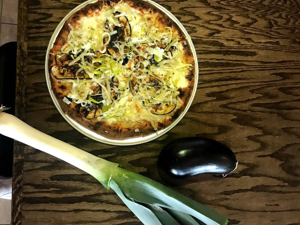 Famiglia Fornaciari Wood Fired Pizza | restaurant | 1268 Broadway unit B, Saugus, MA 01906, USA | 7815585353 OR +1 781-558-5353