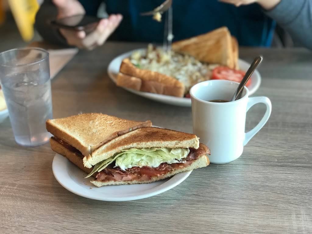 Cindys Restaurant | restaurant | 15 Capella Ct, Nepean, ON K2E 7X1, Canada | 6137279362 OR +1 613-727-9362