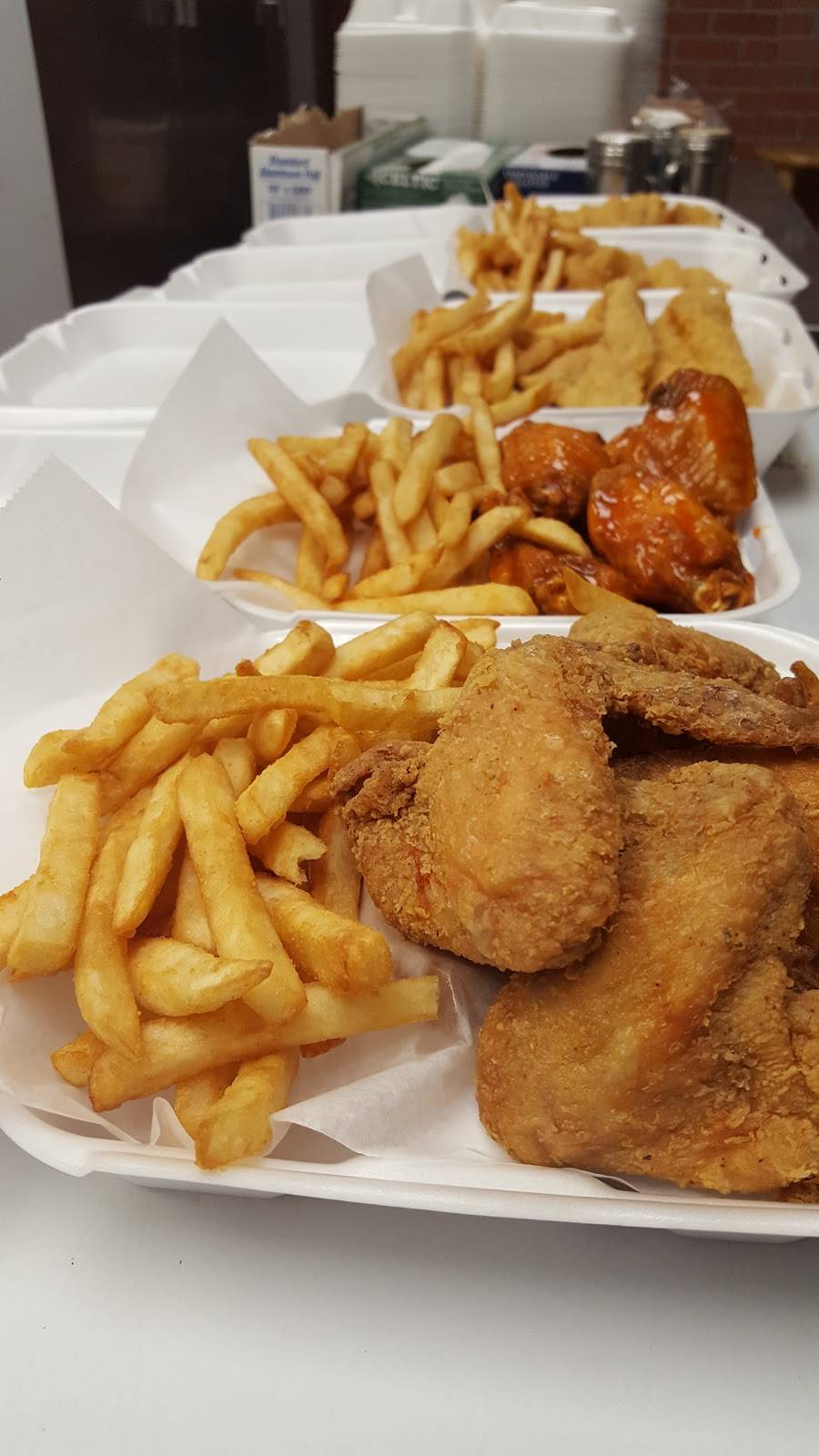 Blue Shark Fish & Chicken | restaurant | 5456 W 34th St, Indianapolis, IN 46224, USA | 3173294640 OR +1 317-329-4640