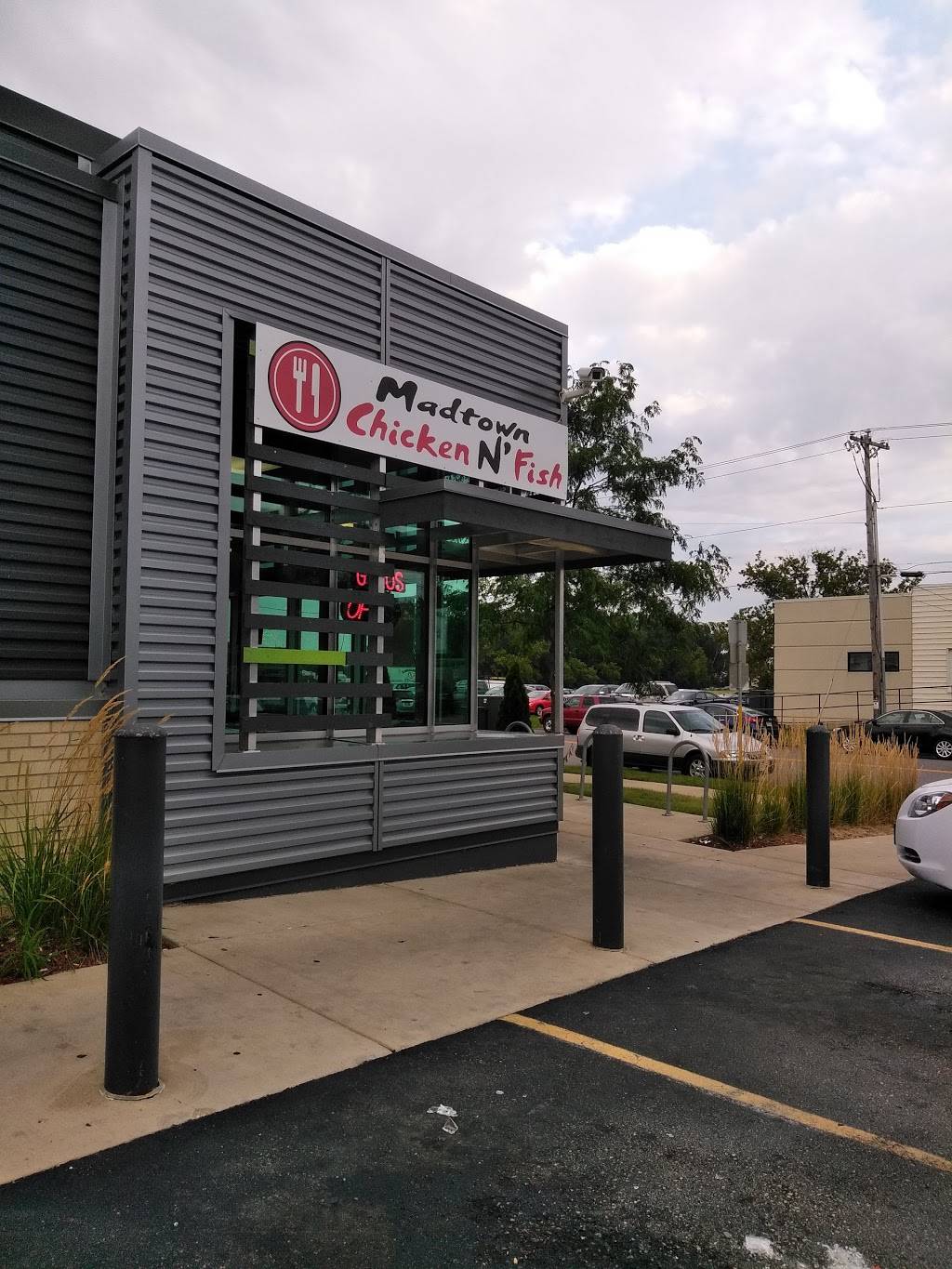 Madtown Chicken N Fish | meal takeaway | 1101 N Sherman Ave, Madison, WI 53704, USA | 6084677313 OR +1 608-467-7313