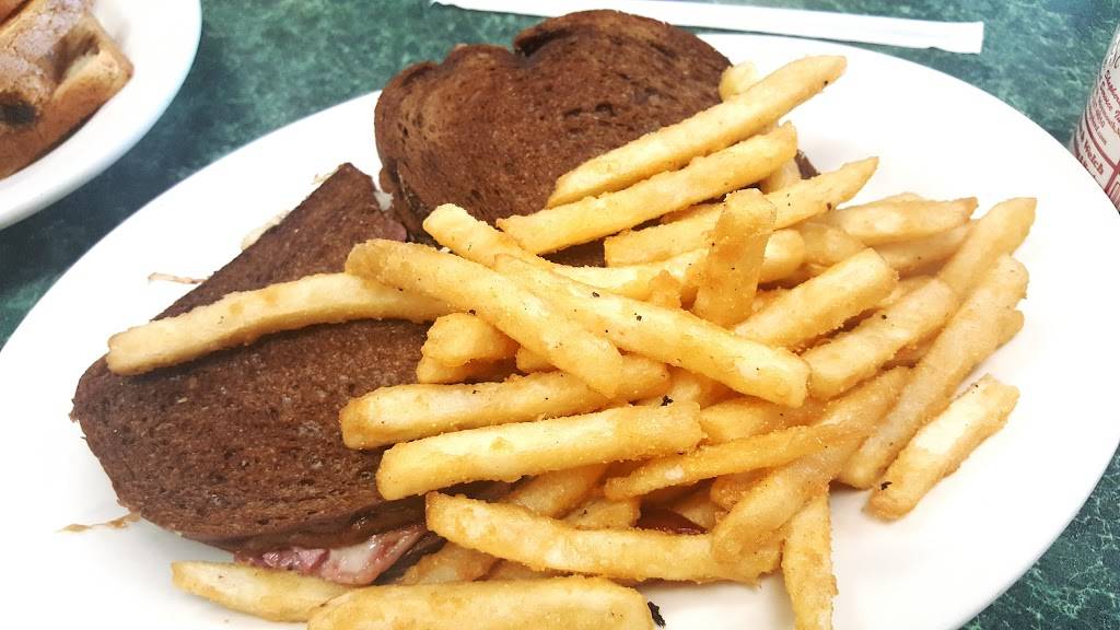 Bobs Muffin Shop | restaurant | 17 Union St, Weymouth, MA 02190, USA | 7813375028 OR +1 781-337-5028