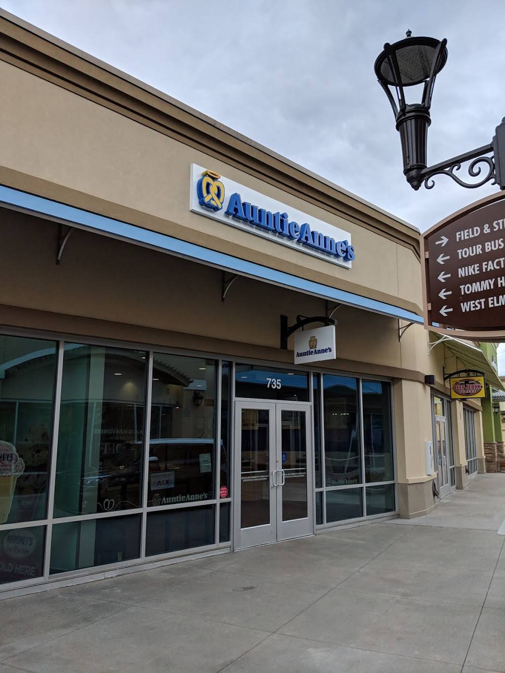 Auntie Annes | restaurant | 800 Brevard Rd, Asheville, NC 28806, USA | 3309654433 OR +1 330-965-4433