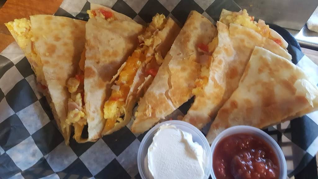 Strohs Tavern | restaurant | 9566 Lake Shore Rd, Angola, NY 14006, USA | 7165490480 OR +1 716-549-0480