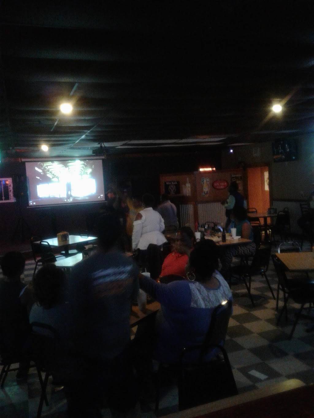 Sidelines Grill | restaurant | 20116 Plank Rd, Zachary, LA 70791, USA | 2256543354 OR +1 225-654-3354