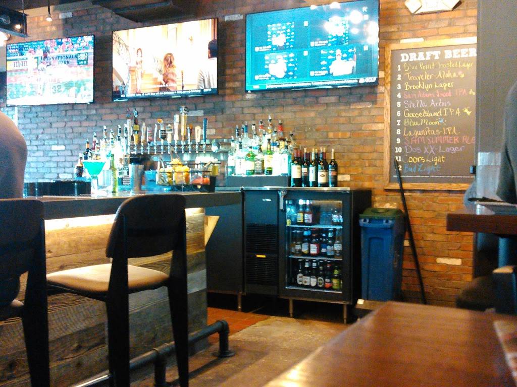 Chilis Grill & Bar | meal takeaway | 50 Middle Ave, Holtsville, NY 11742, USA | 6316543834 OR +1 631-654-3834