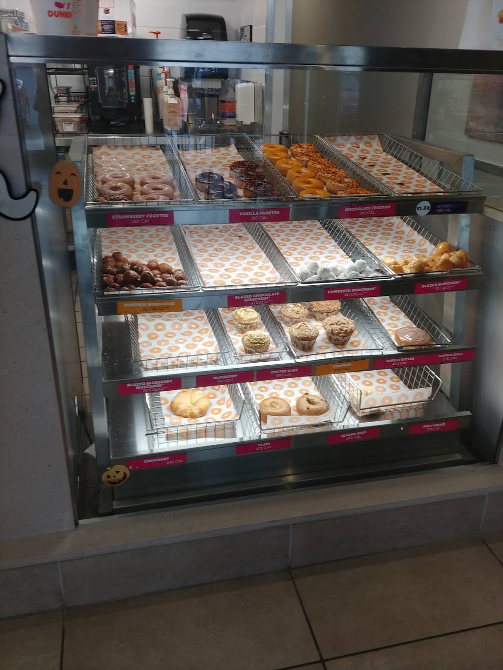 Dunkin | bakery | 1667 W, TX-46 Suite 400, New Braunfels, TX 78132, USA | 8303271240 OR +1 830-327-1240