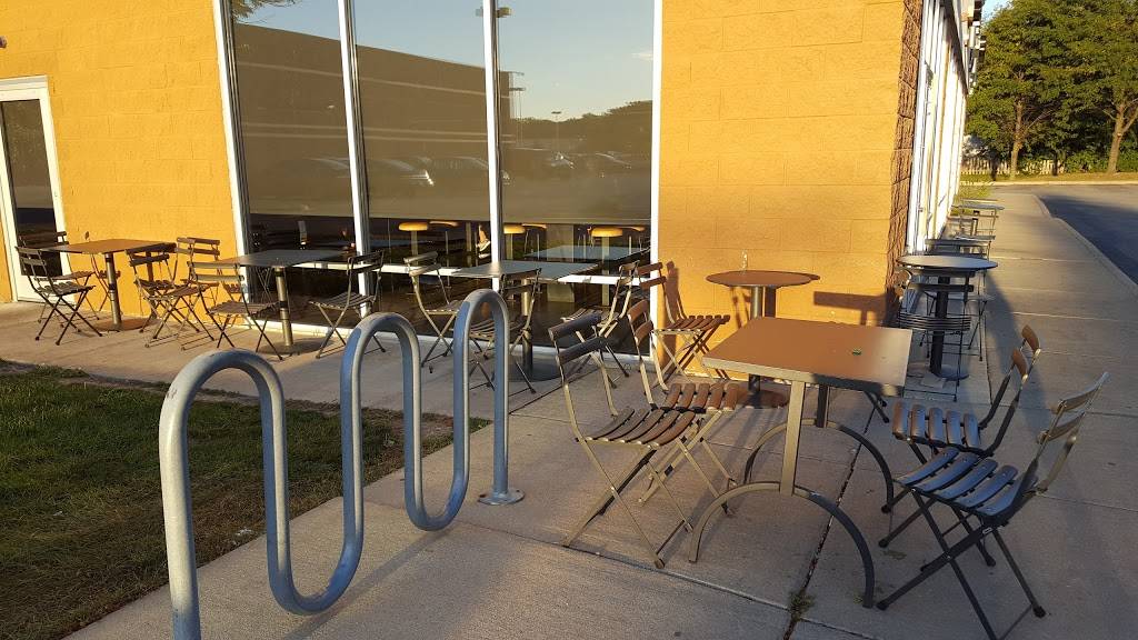 Chipotle Mexican Grill | restaurant | 2119 W Roosevelt Rd, Wheaton, IL 60187, USA | 6305805041 OR +1 630-580-5041