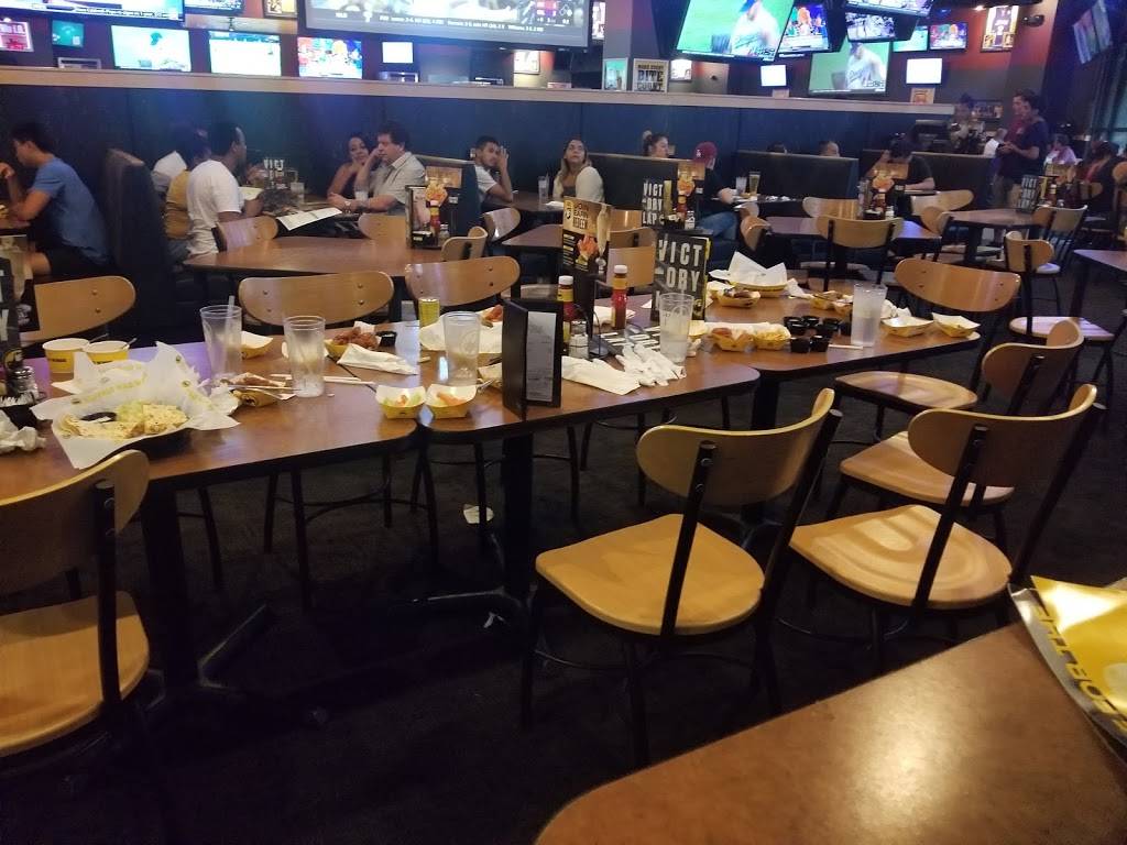 Buffalo Wild Wings | restaurant | 15301 Ventura Blvd P16, Sherman Oaks, CA 91403, USA | 8187289640 OR +1 818-728-9640