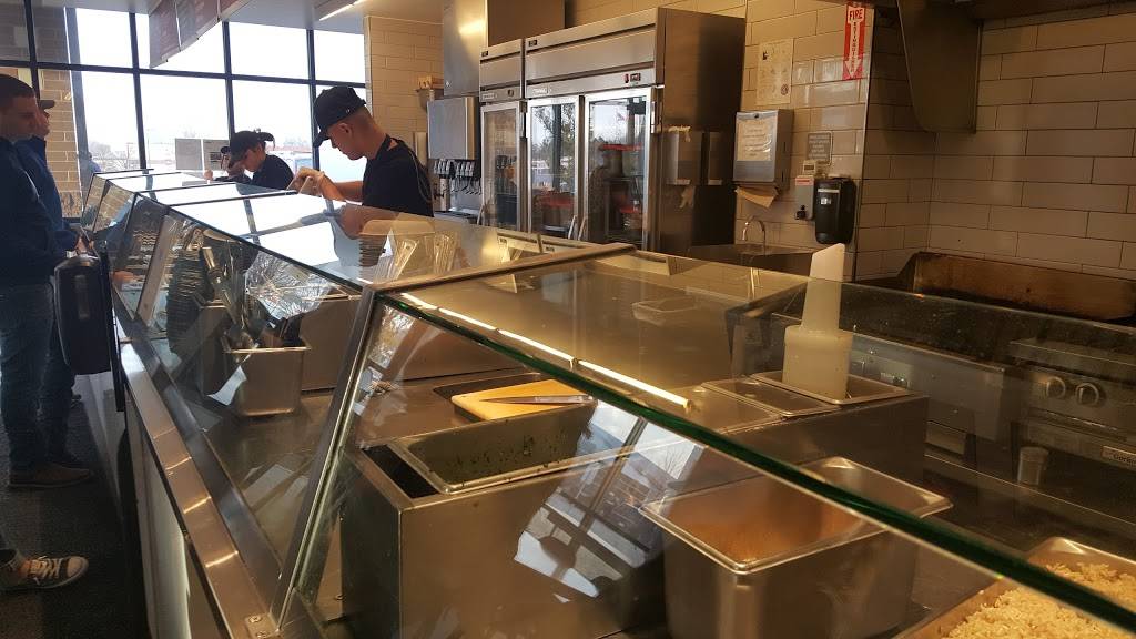 Chipotle Mexican Grill | restaurant | 22235 W 66th St, Shawnee, KS 66226, USA | 9134412700 OR +1 913-441-2700