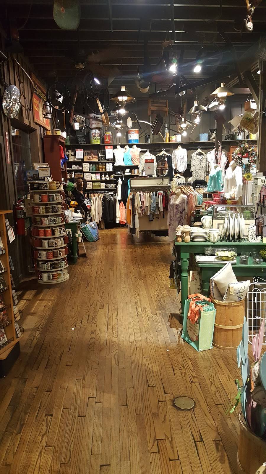 Cracker Barrel Old Country Store | restaurant | 6081 Shelby Oaks Dr, Memphis, TN 38134, USA | 9013825465 OR +1 901-382-5465