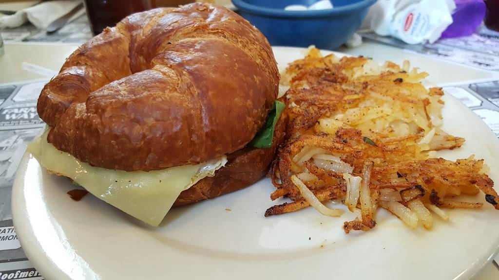 Village Restaurant | restaurant | 74 S Main St, Hardwick, VT 05843, USA | 8024725701 OR +1 802-472-5701