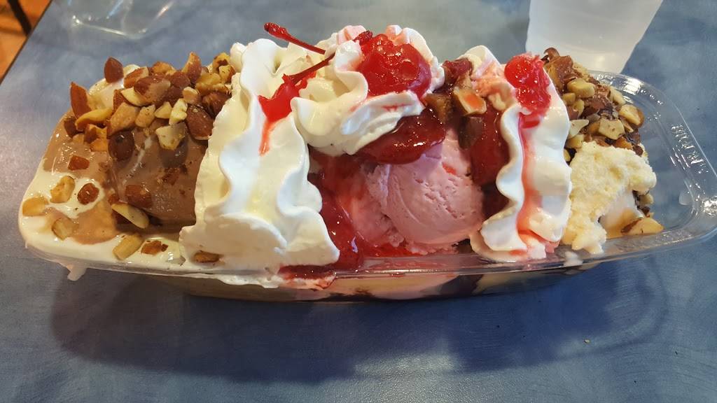 Braums Ice Cream & Burger Restaurant | restaurant | 2001 NW 164th St, Edmond, OK 73012, USA | 4053414542 OR +1 405-341-4542