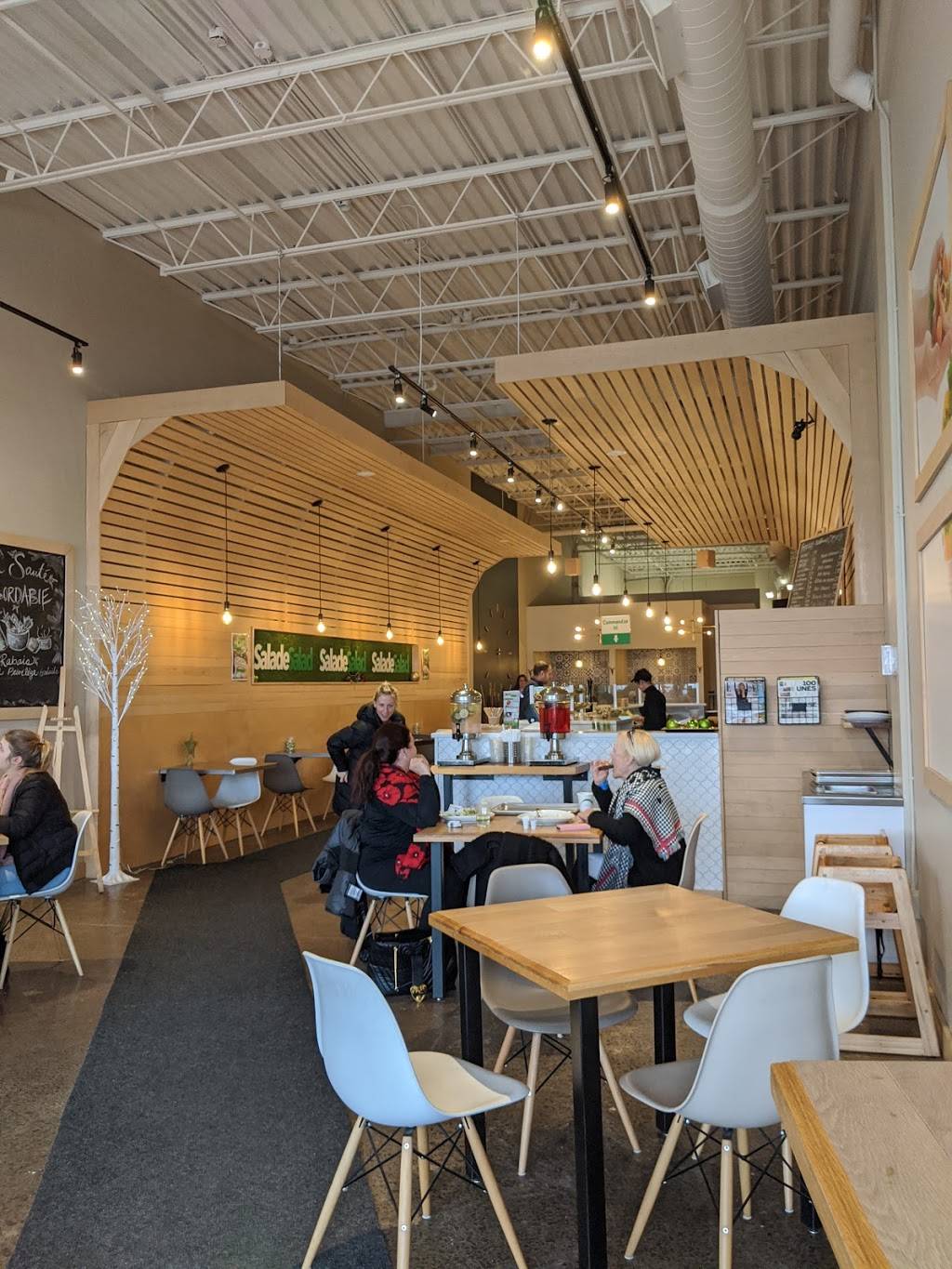 Salade Salad | restaurant | Royal Trust Company, 3540 Boulevard des Forges, Trois-Rivières, QC G8Y 5H5, Canada | 8193752226 OR +1 819-375-2226