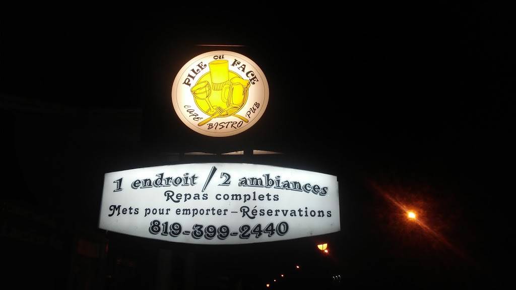 Cafe Bistro Pub Pile Ou Face | restaurant | 226 Rue Principale, Saint-Léonard-dAston, QC J0C 1M0, Canada | 8193992440 OR +1 819-399-2440