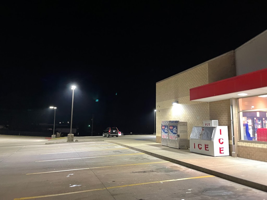 Kum & Go | meal takeaway | 2202 Military Rd, Benton, AR 72015, USA | 5017784952 OR +1 501-778-4952