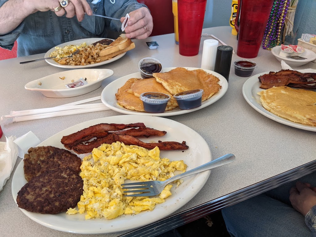 Champs Sports Bar & Restaurant | restaurant | 101 N Trenton St, Ruston, LA 71270, USA | 3182512222 OR +1 318-251-2222