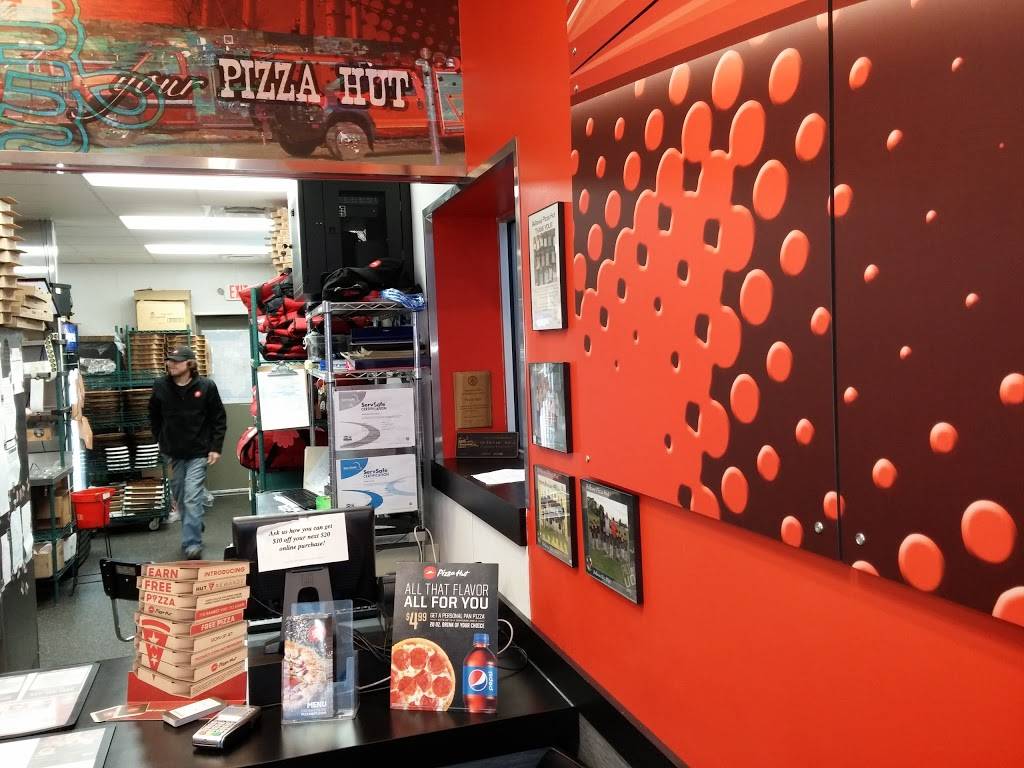 Pizza Hut | restaurant | 240 W Main St, Bellevue, OH 44811, USA | 4194834422 OR +1 419-483-4422