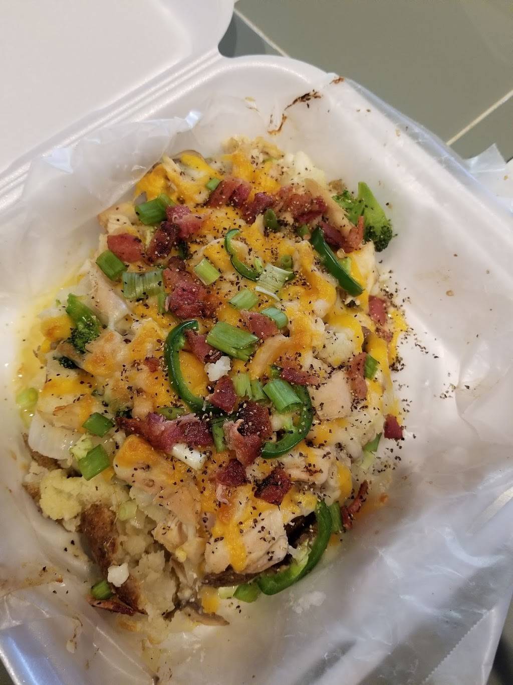 TreeTop Potatoes | restaurant | 1417 Damera, Beaumont, CA 92223, USA | 6465224586 OR +1 646-522-4586