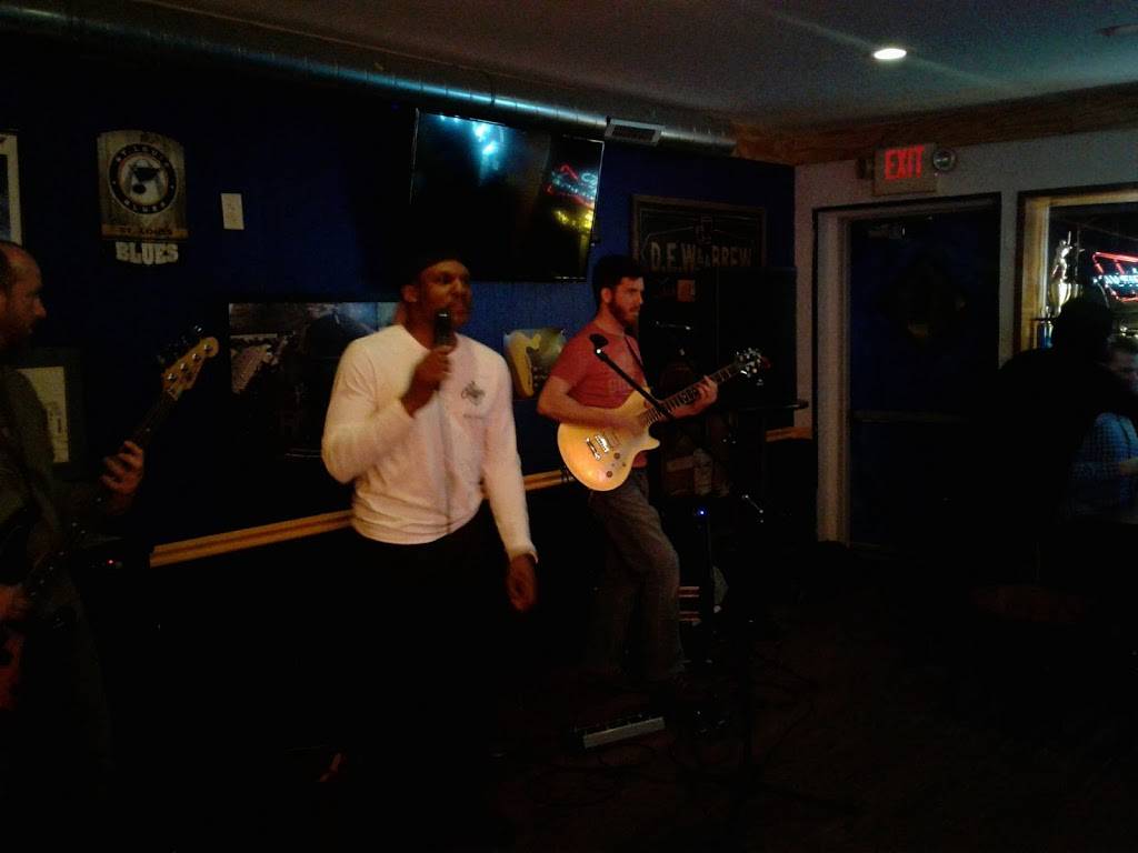 Arena Bar & Grill | restaurant | 5760 W Park Ave, St. Louis, MO 63110, USA | 3146467171 OR +1 314-646-7171