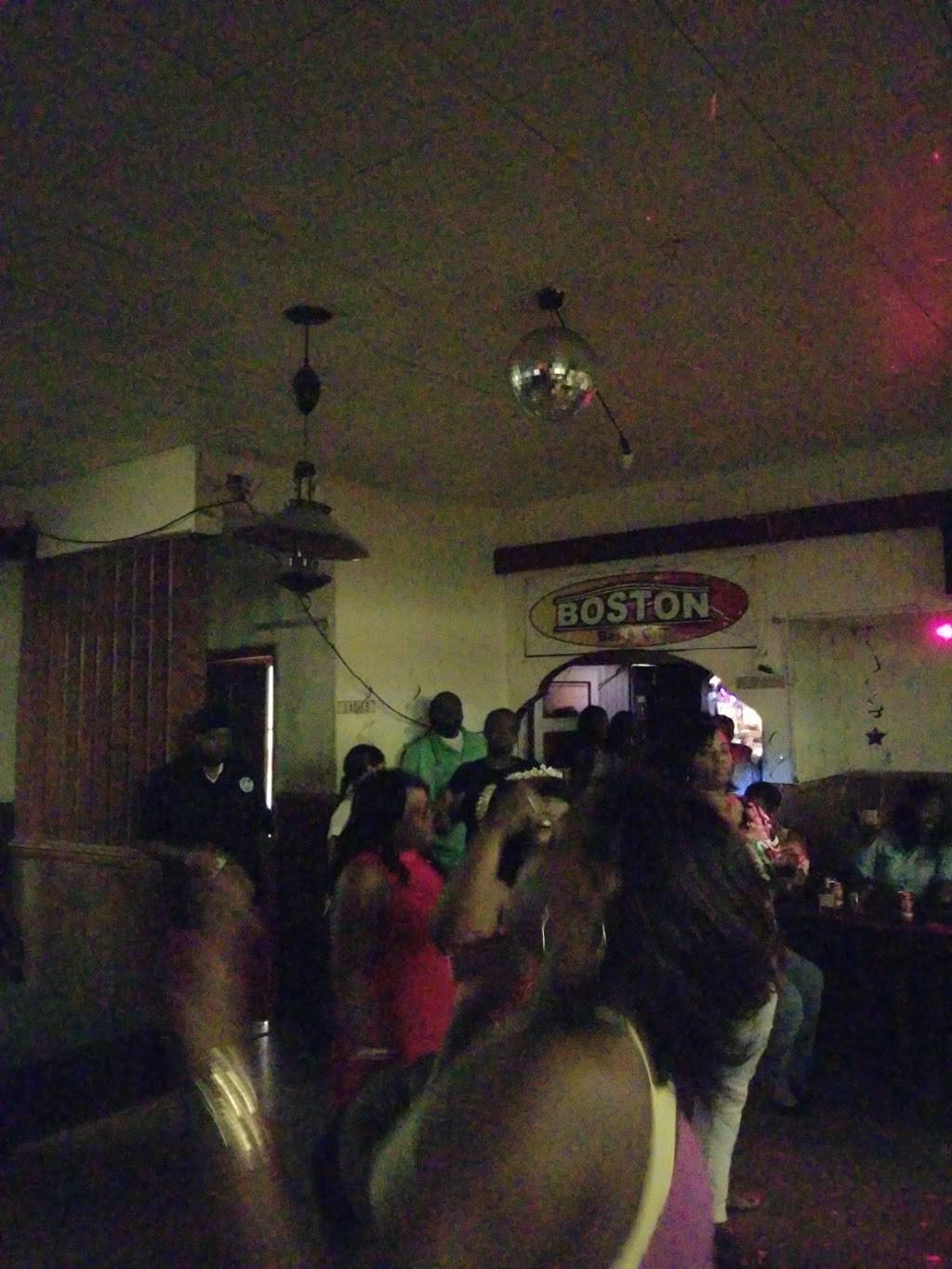 Boston Bar & Grill | restaurant | 3535 W Villard Ave, Milwaukee, WI 53209, USA | 4144646111 OR +1 414-464-6111