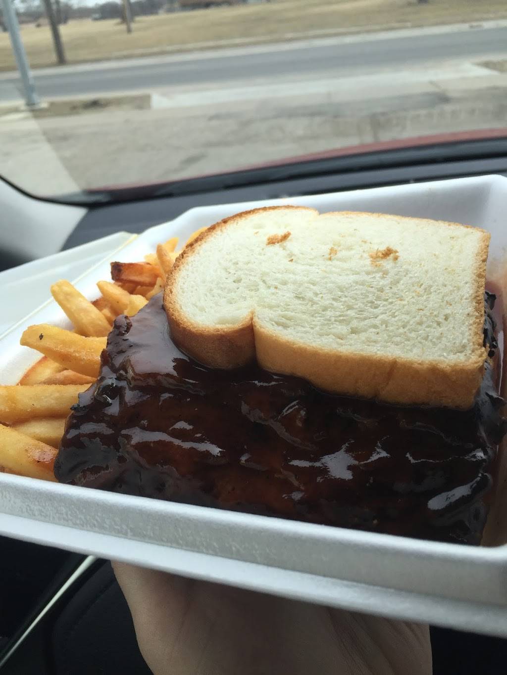 Chucksters | restaurant | 801 E 4th St, Waterloo, IA 50703, USA | 3192321359 OR +1 319-232-1359