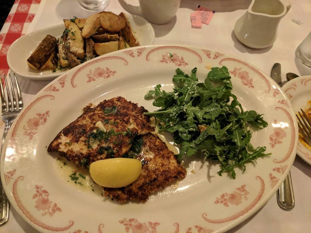 Maggianos Little Italy | restaurant | 7401 S Clinton St, Englewood, CO 80112, USA | 3038581405 OR +1 303-858-1405