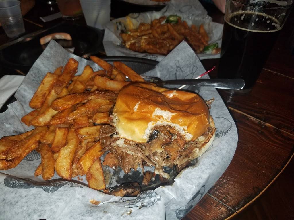 The Social Tap | restaurant | 2036 Anmoore Rd, Bridgeport, WV 26330, USA | 3048489218 OR +1 304-848-9218