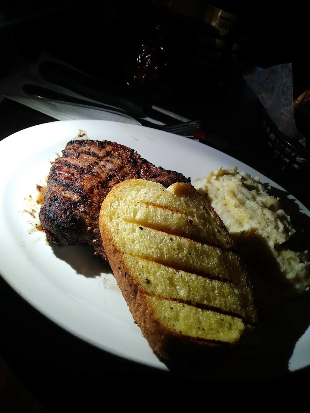 Maxdons Cocktails | restaurant | 1340 W Ave I, Lancaster, CA 93534, USA | 6619484228 OR +1 661-948-4228