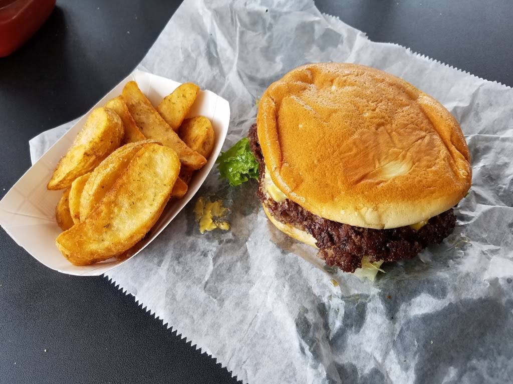 R-B Drive In | restaurant | 201 E Ave A #7452, Hutchinson, KS 67501, USA | 6206629713 OR +1 620-662-9713