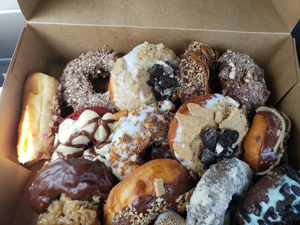 Hurts Donut | bakery | 1111 E Republic Rd #164, Springfield, MO 65807, USA | 4177557574 OR +1 417-755-7574