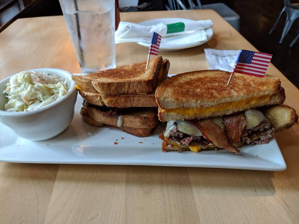 Durty Nellies | restaurant | 180 N Smith St, Palatine, IL 60067, USA | 8473589150 OR +1 847-358-9150