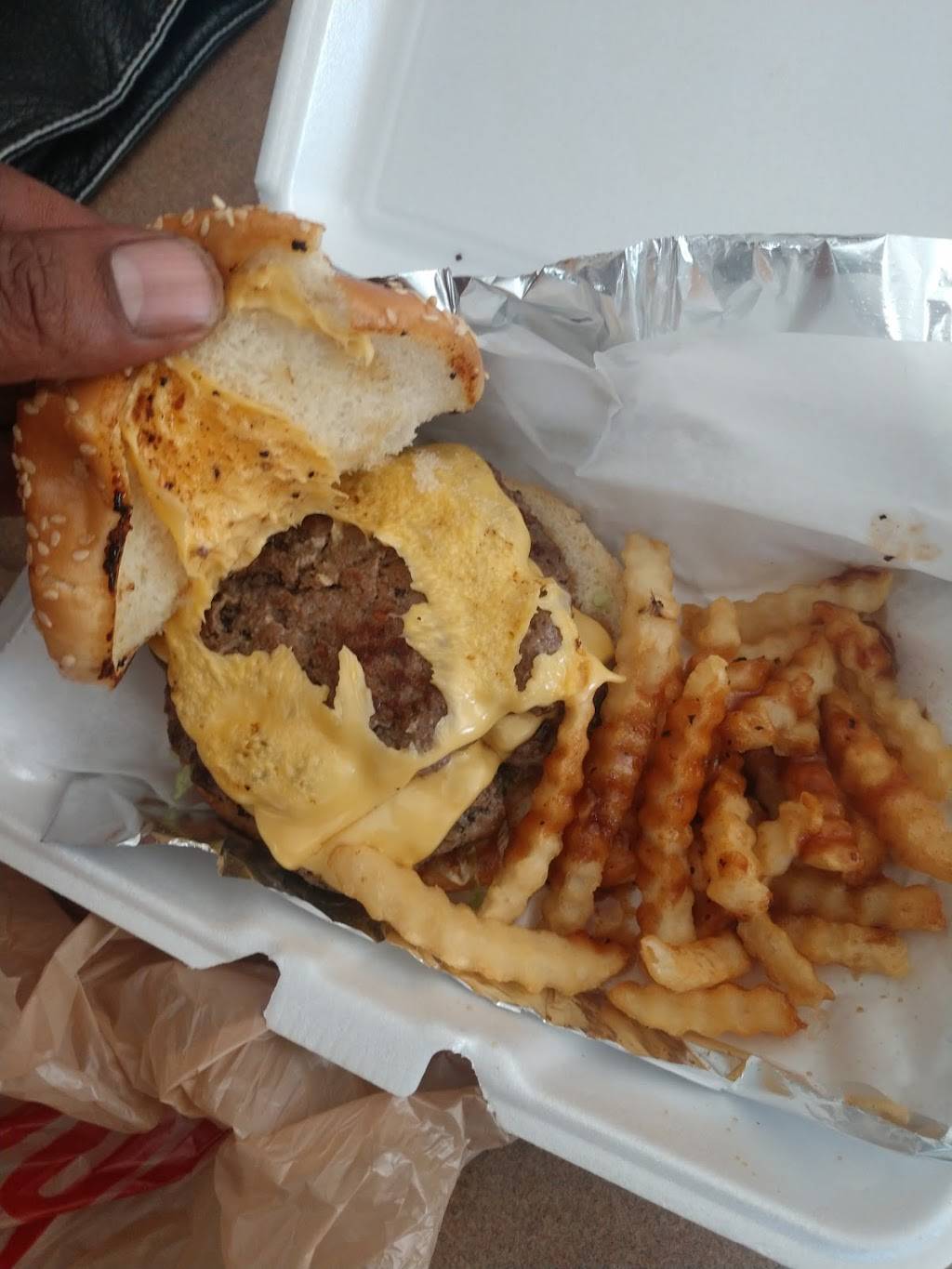 PAPAs BBQ | restaurant | 1220 E Broadway, Monona, WI 53716, USA | 6085756489 OR +1 608-575-6489