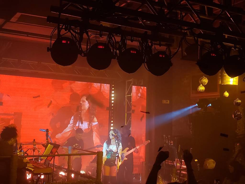 Krokodile | restaurant | 6004 W Belmont Ave, Chicago, IL 60634, USA | 7737777277 OR +1 773-777-7277