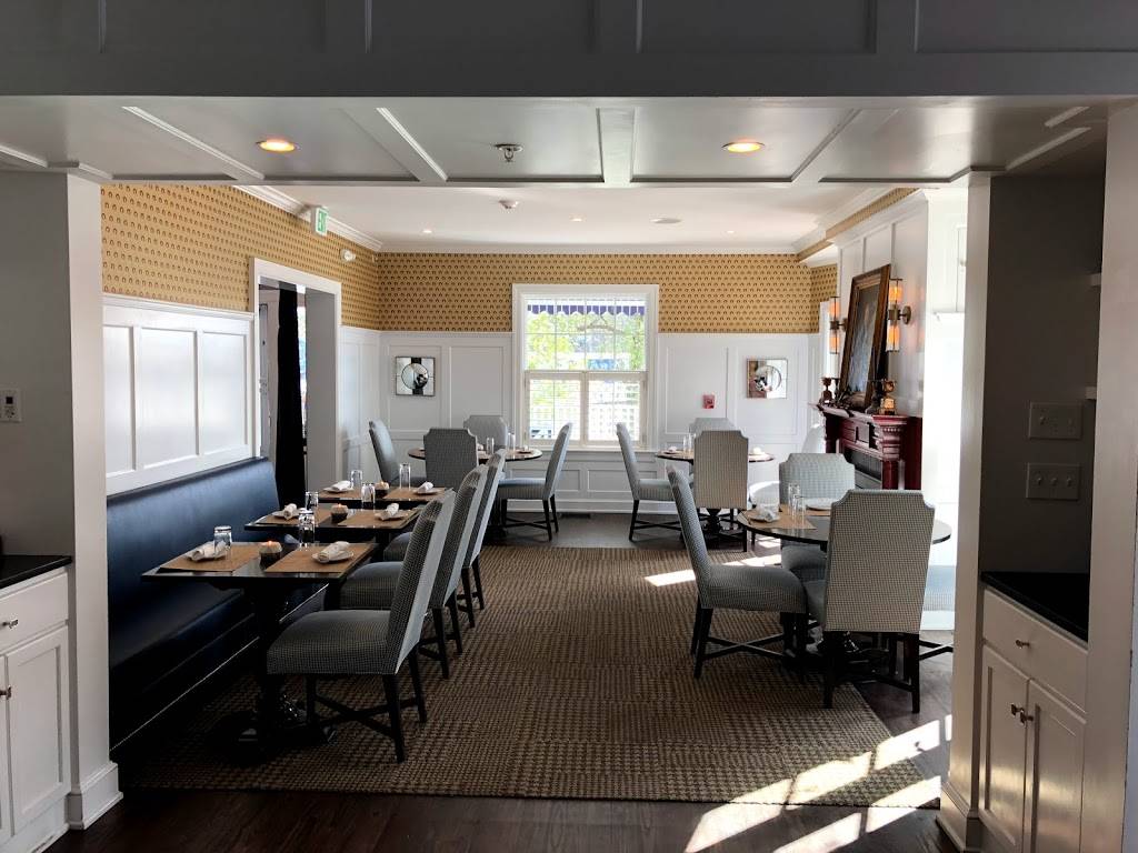 The Burleigh | restaurant | 1 Dock Square, Kennebunkport, ME 04046, USA | 2079672621 OR +1 207-967-2621