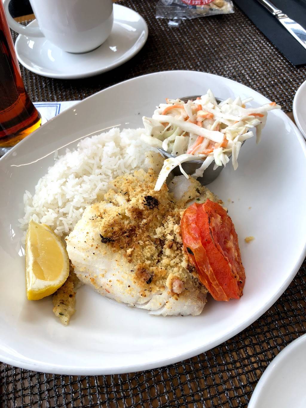 Legal Sea Foods | restaurant | Boston Logan International Airport (BOS), Terminal E, 1 Harborside Dr, Boston, MA 02128, USA | 6174758785 OR +1 617-475-8785