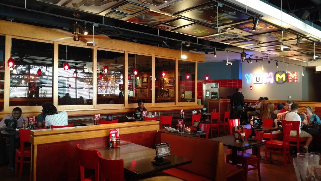 Red Robin Gourmet Burgers and Brews | restaurant | 12300 Jefferson Ave Ste 104, Newport News, VA 23602, USA | 7578828959 OR +1 757-882-8959