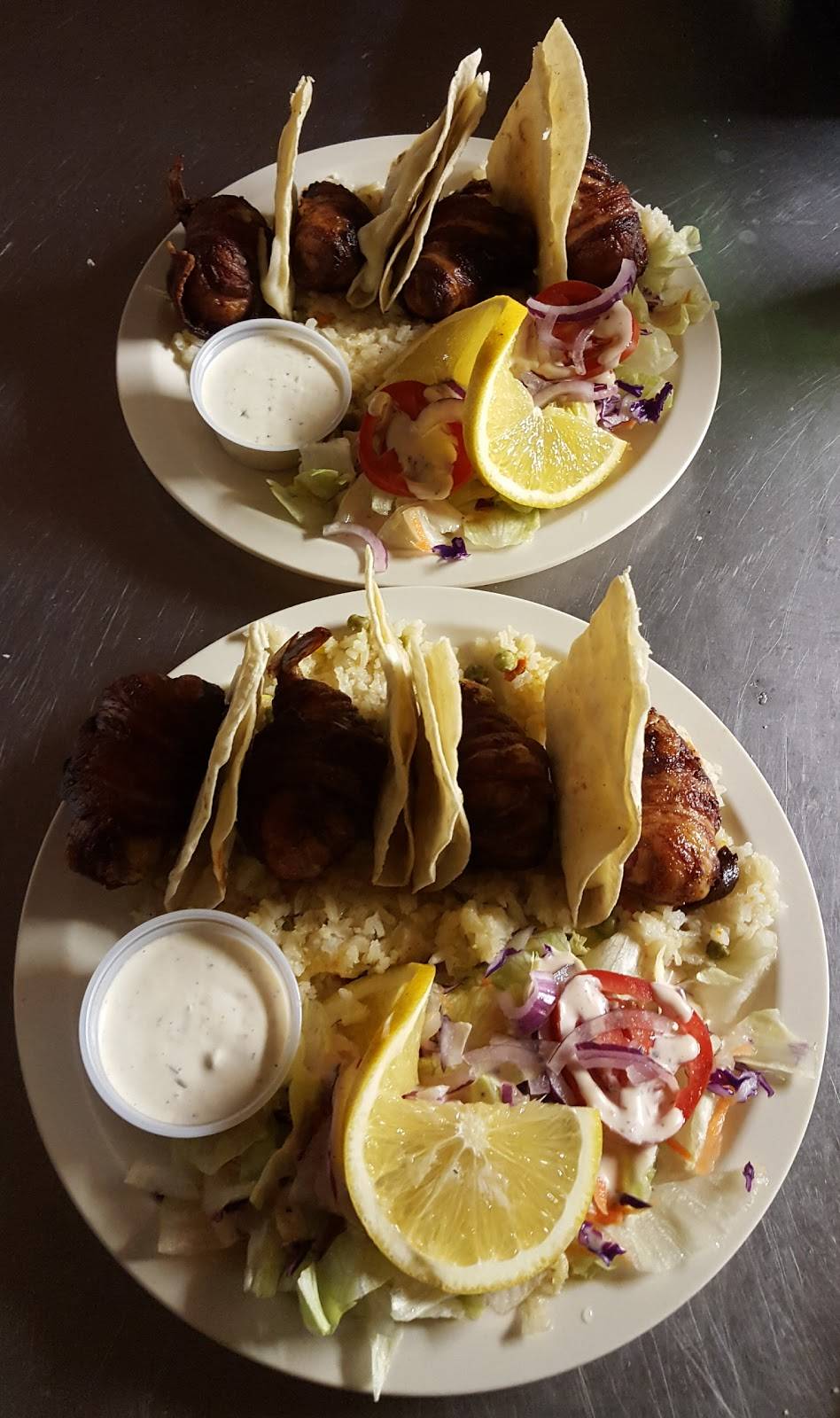 Mariscos La Palapa De Los Plebes | restaurant | 6, Calle 11, Pob Delejido Francisco Villa, Tijuana, B.C., Mexico | 016643981704 OR +52 664 398 1704