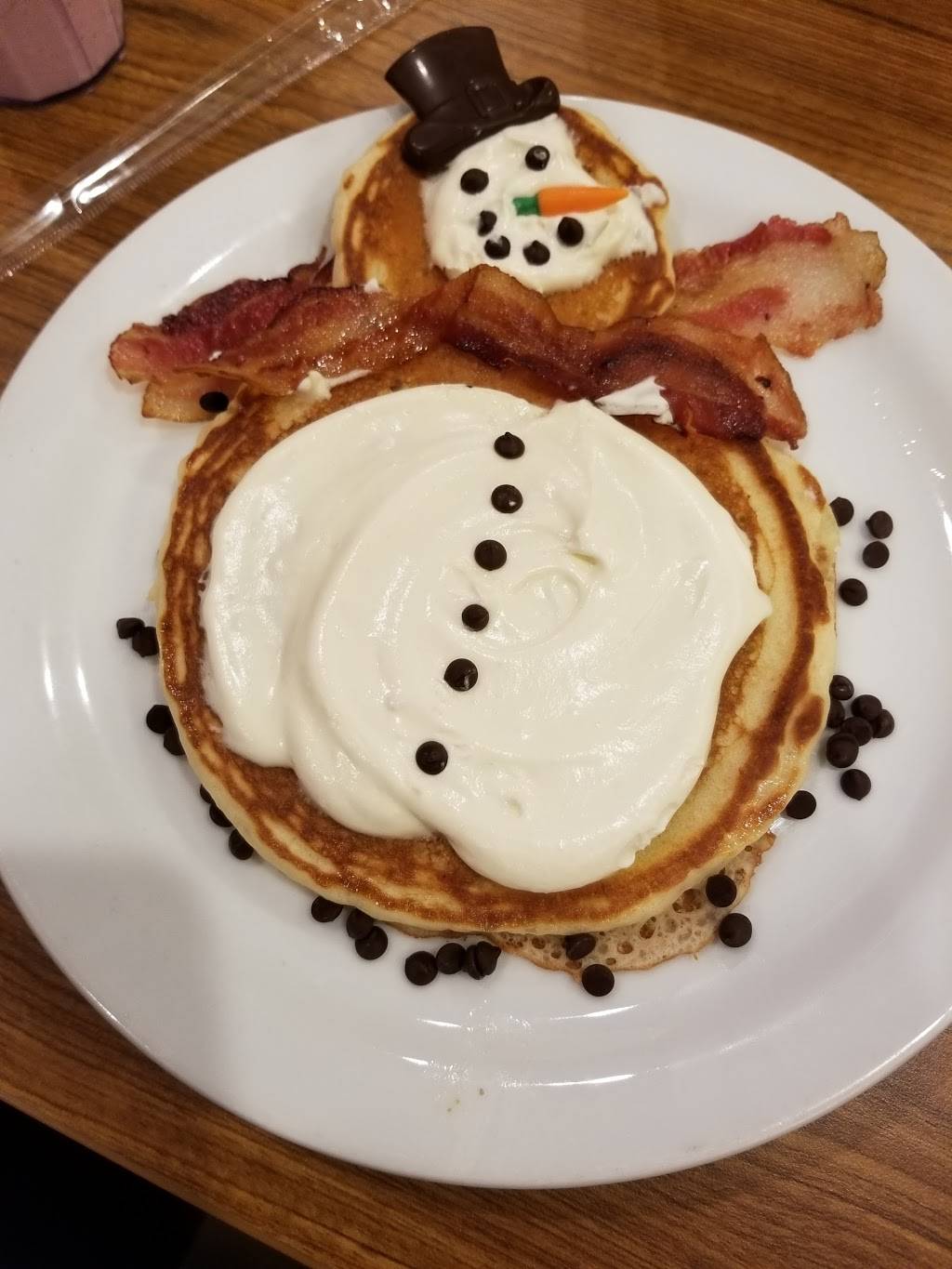 Dennys | restaurant | 61 Newtown Rd, Danbury, CT 06810, USA | 2037782298 OR +1 203-778-2298