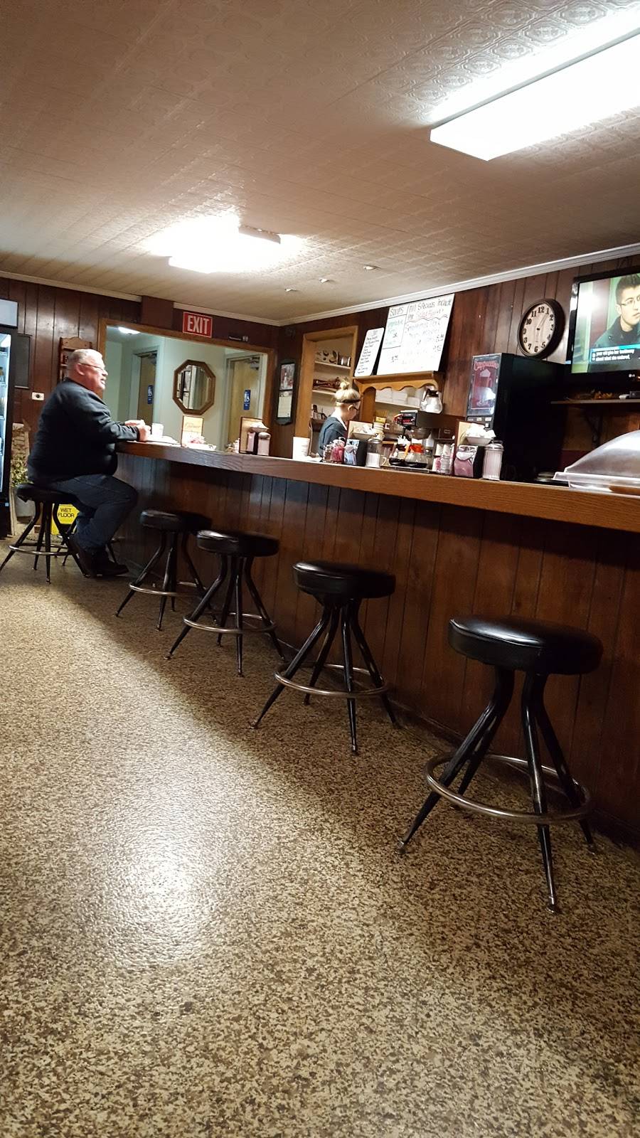 The Corner Restaurant | restaurant | 7980 US-224, Bloomville, OH 44818, USA | 4199835255 OR +1 419-983-5255