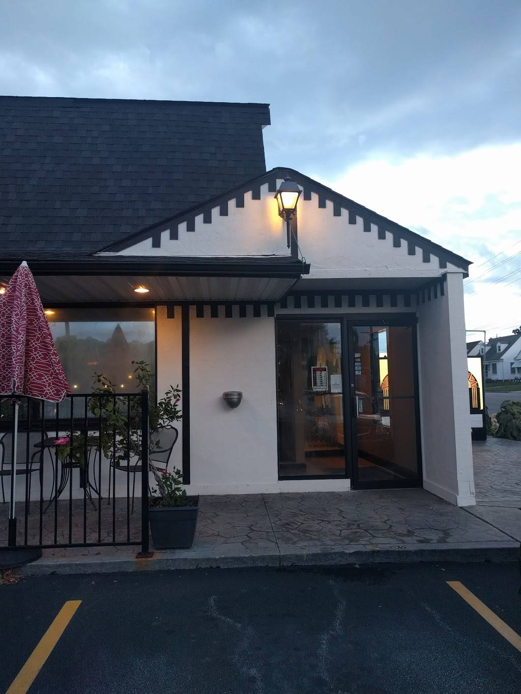 Pappous Family Restaurant | restaurant | 8320 Snow Rd, Parma, OH 44129, USA | 4408889644 OR +1 440-888-9644