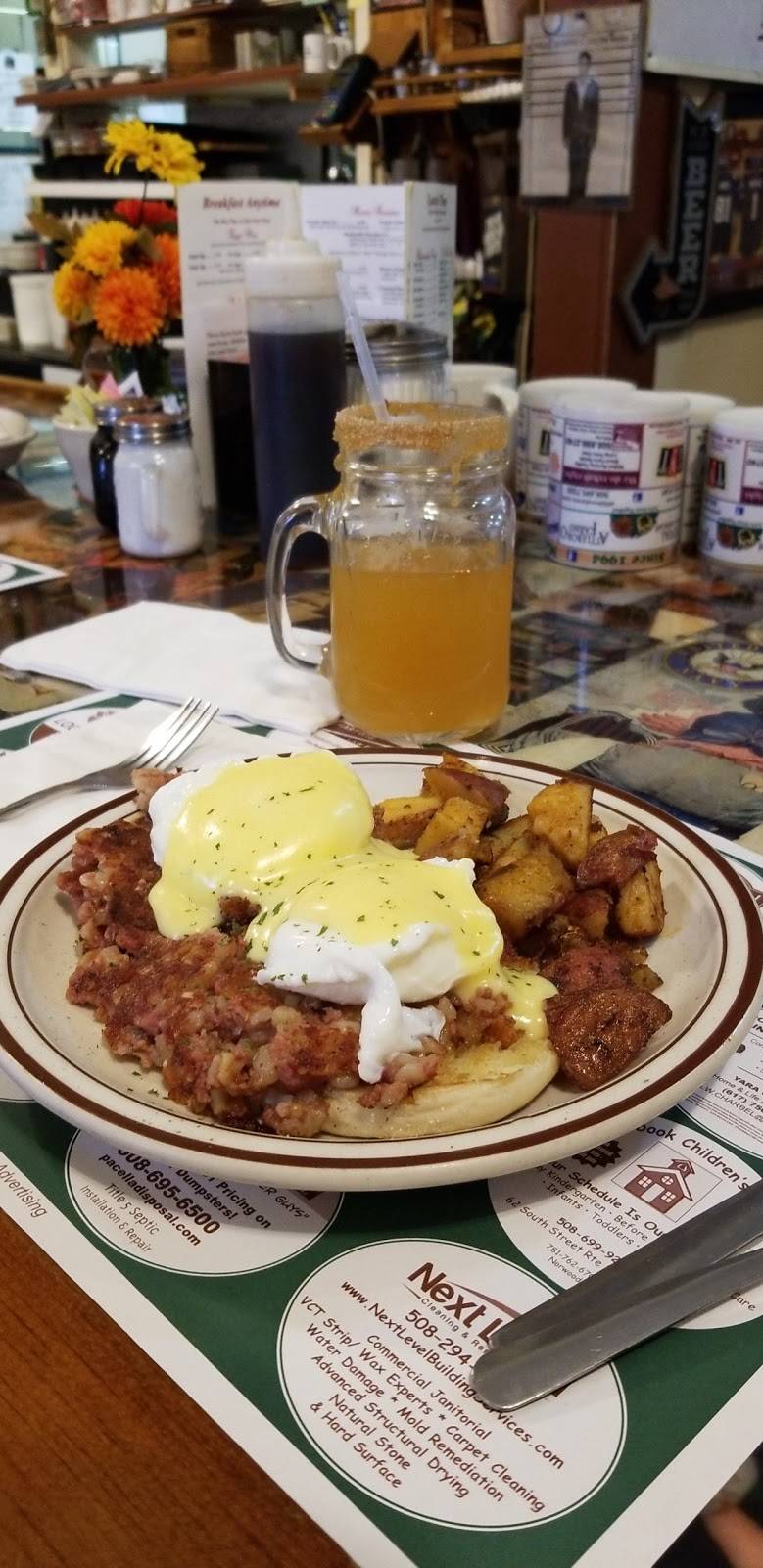 Mackies Restaurant & Country Store | restaurant | 49 N Washington St, North Attleborough, MA 02760, USA | 5086434141 OR +1 508-643-4141