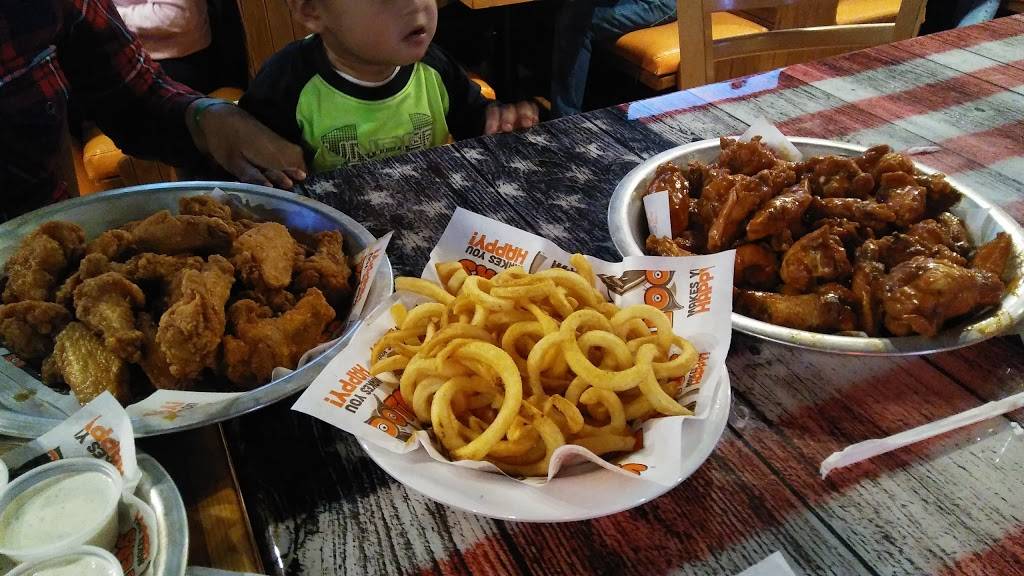 Hooters | restaurant | 2820 N 75th Ave, Phoenix, AZ 85035, USA | 6238737935 OR +1 623-873-7935