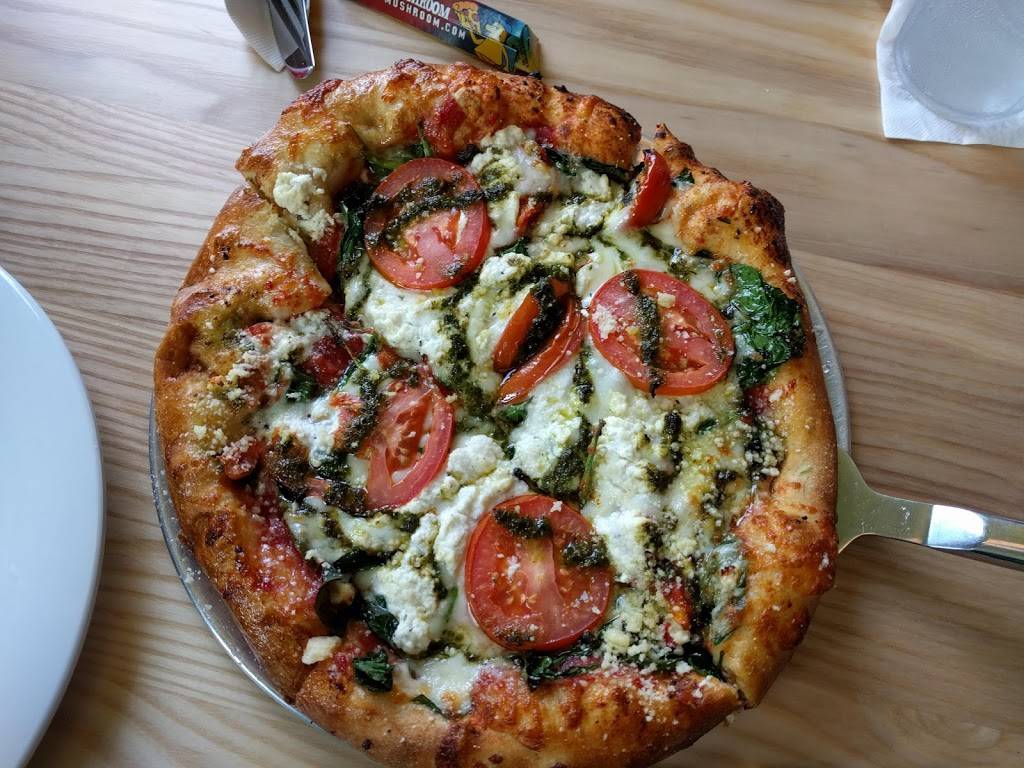 Mellow Mushroom | meal takeaway | 6727 S Tamiami Trail, Sarasota, FL 34231, USA | 9413887504 OR +1 941-388-7504