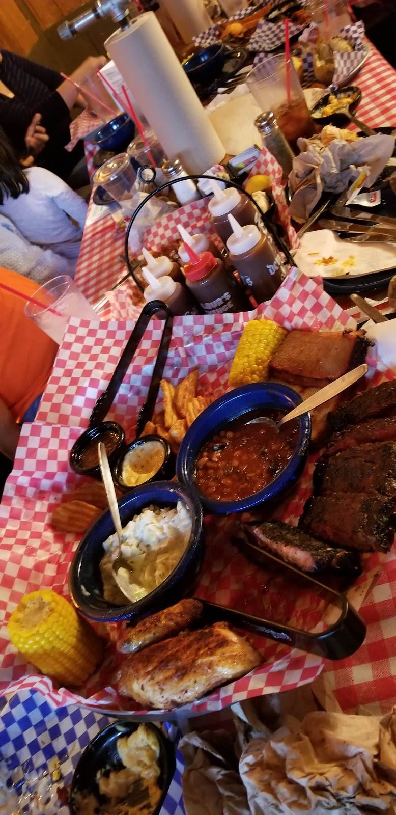 Famous Daves Bar-B-Que | restaurant | 1443 US-22, Mountainside, NJ 07092, USA | 9082325619 OR +1 908-232-5619