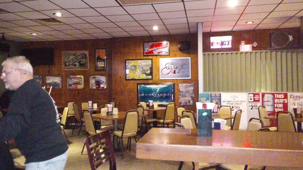 Dog House Saloon | restaurant | 1940 E Laketon Ave, Muskegon, MI 49442, USA | 2317773888 OR +1 231-777-3888